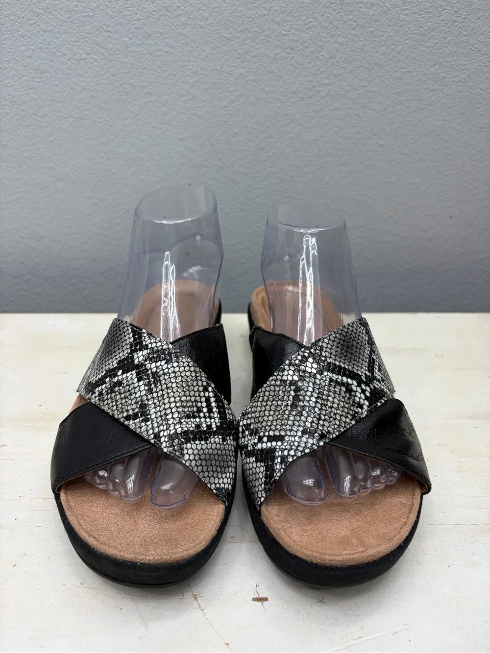 Vionic Snake Skin Hayden Slide Sandals Size 8